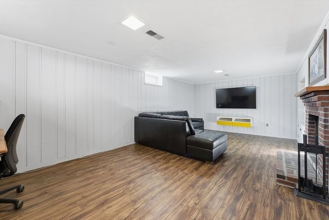 750 Amostown Road, West Springfield, MA 01089