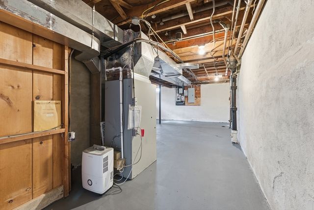 750 Amostown Road, West Springfield, MA 01089