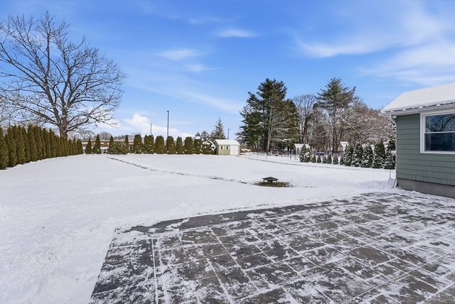 750 Amostown Road, West Springfield, MA 01089