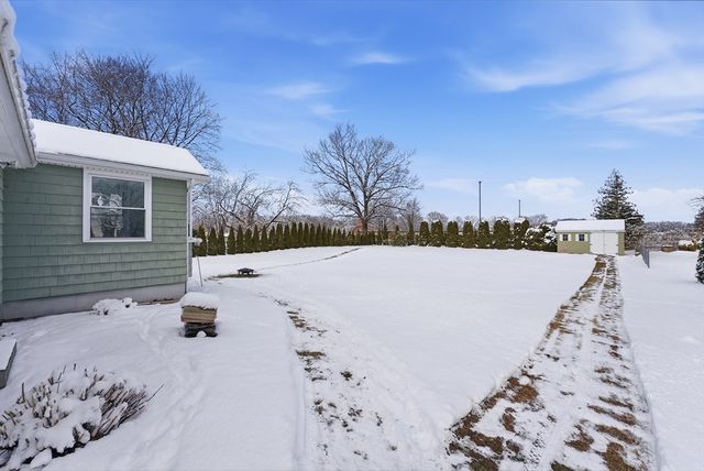 750 Amostown Road, West Springfield, MA 01089