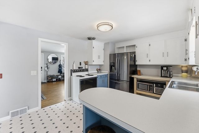 750 Amostown Road, West Springfield, MA 01089