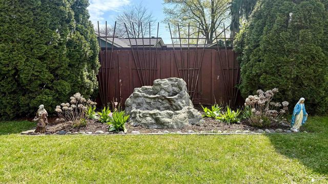 1566 Riverview Avenue, Monroe, MI 48162