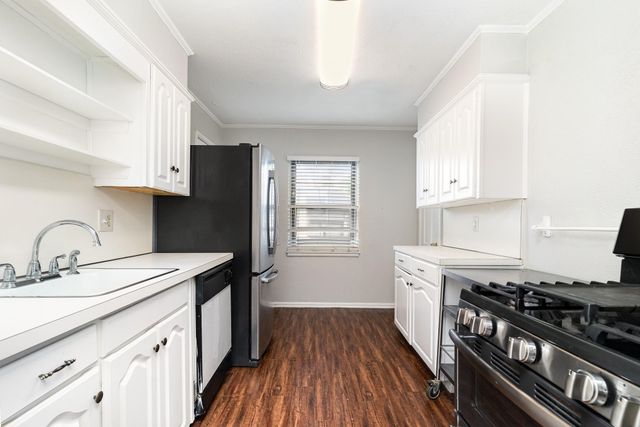 910 Reverchon Drive, Dallas, TX 75211