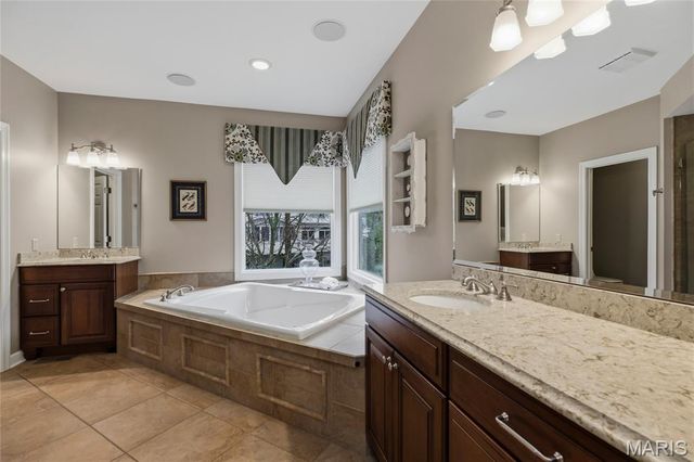 15838 Barons Way Drive, Chesterfield, MO 63017