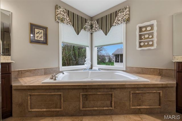 15838 Barons Way Drive, Chesterfield, MO 63017