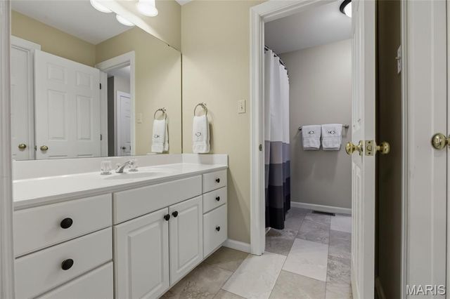 15838 Barons Way Drive, Chesterfield, MO 63017