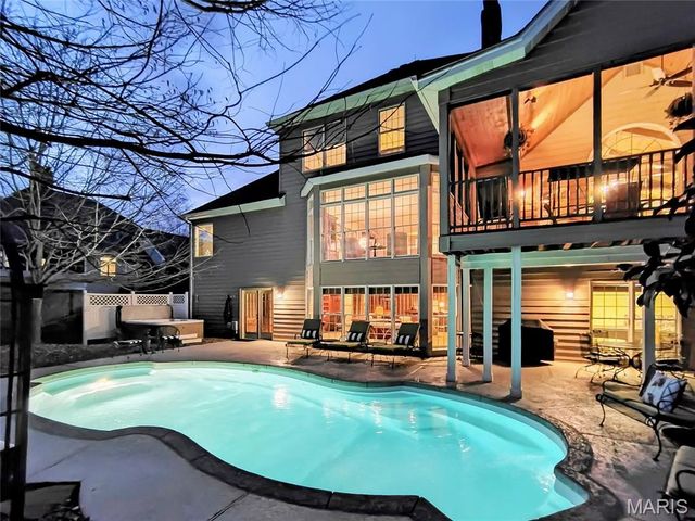 15838 Barons Way Drive, Chesterfield, MO 63017