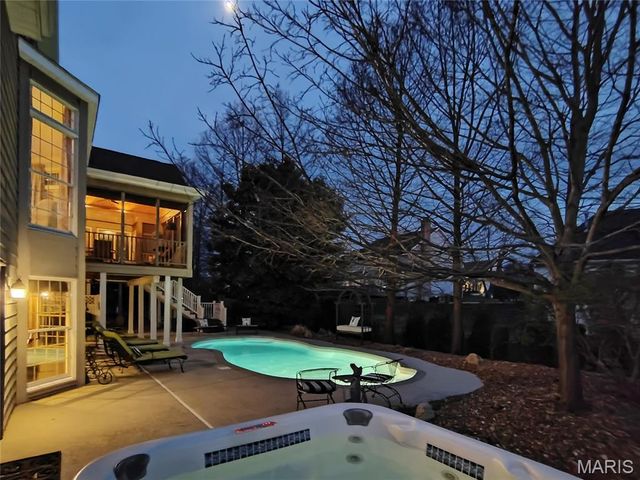 15838 Barons Way Drive, Chesterfield, MO 63017
