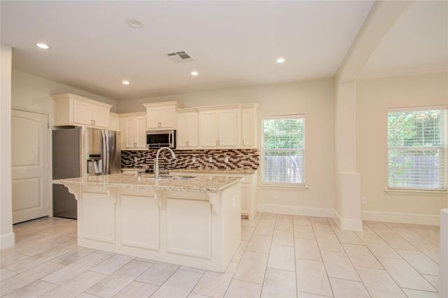 10572 Twin Oak Drive, Conroe, TX 77385
