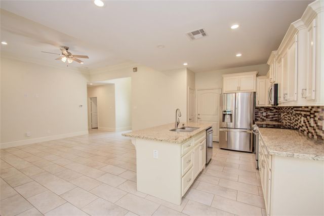 10572 Twin Oak Drive, Conroe, TX 77385