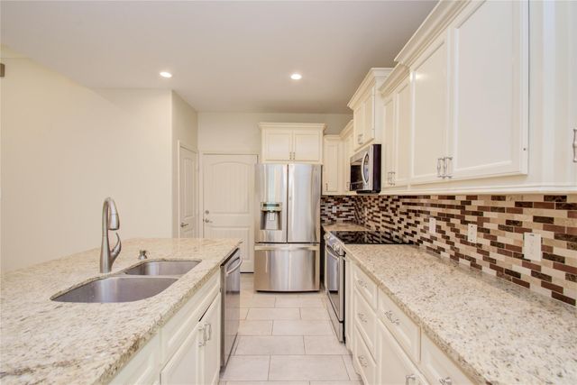 10572 Twin Oak Drive, Conroe, TX 77385