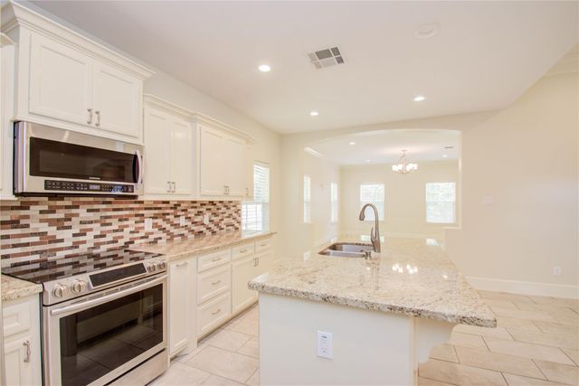 10572 Twin Oak Drive, Conroe, TX 77385