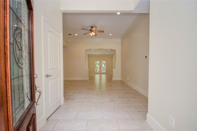 10572 Twin Oak Drive, Conroe, TX 77385