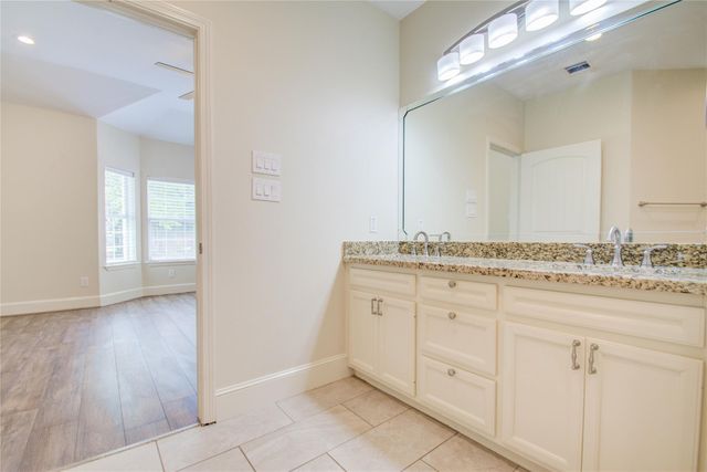 10572 Twin Oak Drive, Conroe, TX 77385