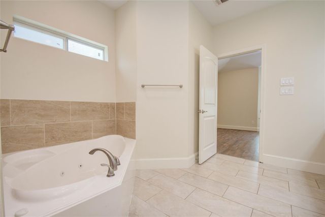 10572 Twin Oak Drive, Conroe, TX 77385