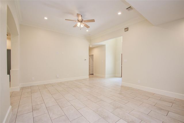 10572 Twin Oak Drive, Conroe, TX 77385