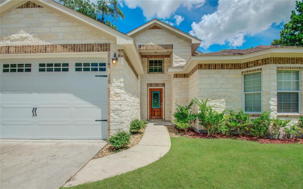 10572 Twin Oak Drive, Conroe, TX 77385