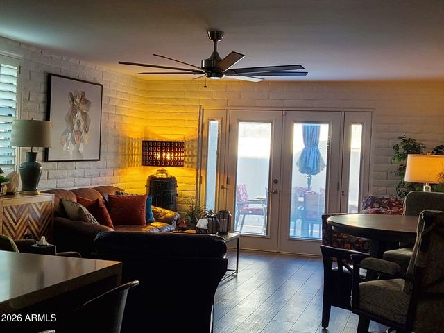 3737 E TURNEY Avenue 131, Phoenix, AZ 85018