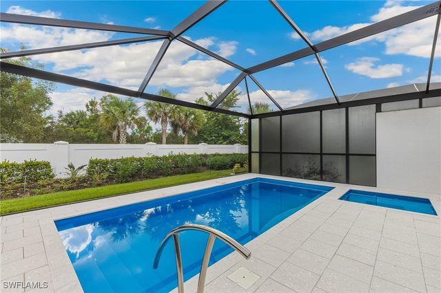 9194 Cayman DR, Naples, FL 34114