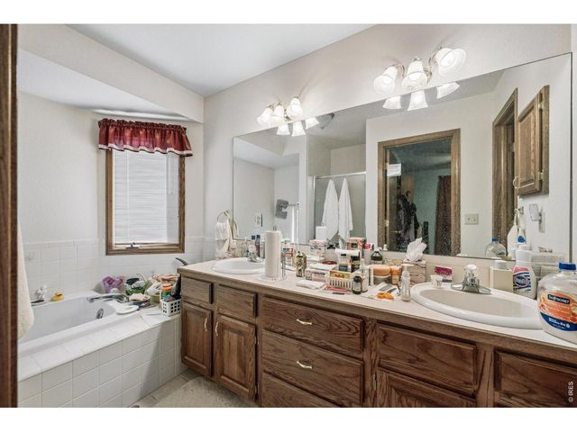 2434 Maplewood Cir W, Longmont, CO 80503