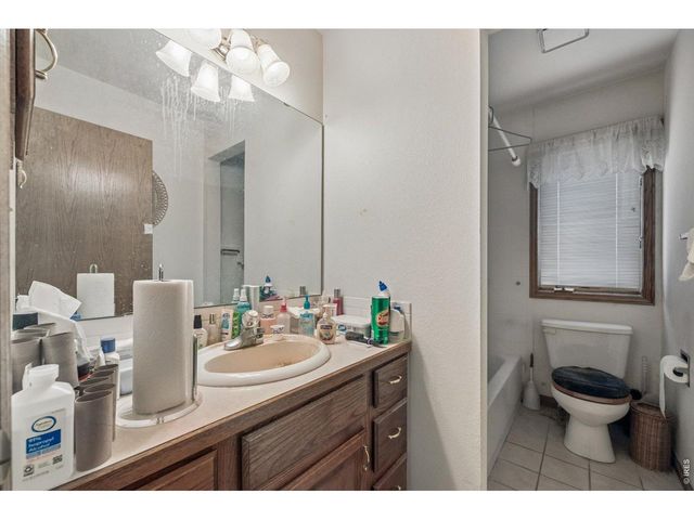 2434 Maplewood Cir W, Longmont, CO 80503