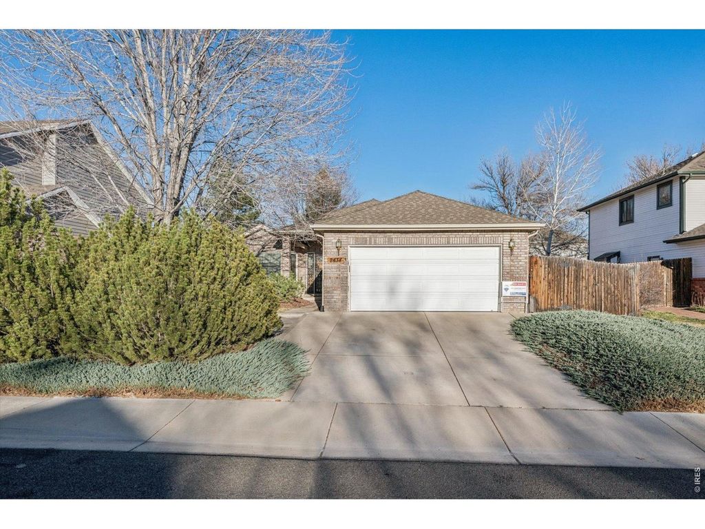 2434 Maplewood Cir W, Longmont, CO 80503