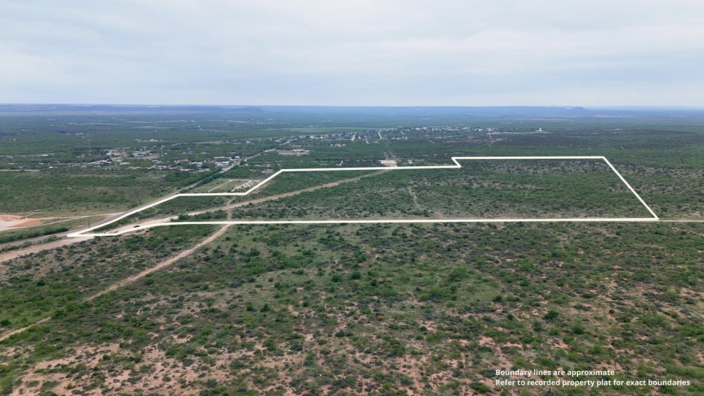 Image 2 of property listing at 11501 Mule Deer Drive, Carlsbad, TX 76934