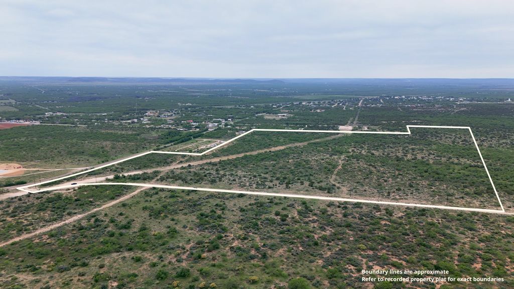 Image 3 of property listing at 11501 Mule Deer Drive, Carlsbad, TX 76934