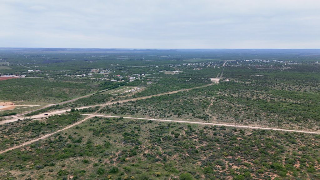Image 4 of property listing at 11501 Mule Deer Drive, Carlsbad, TX 76934