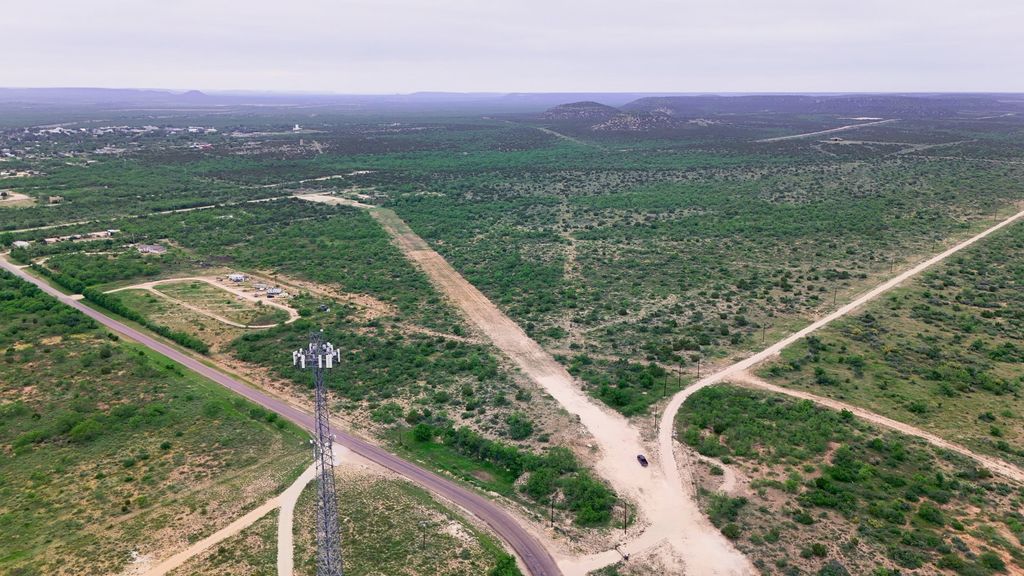 Image 5 of property listing at 11501 Mule Deer Drive, Carlsbad, TX 76934