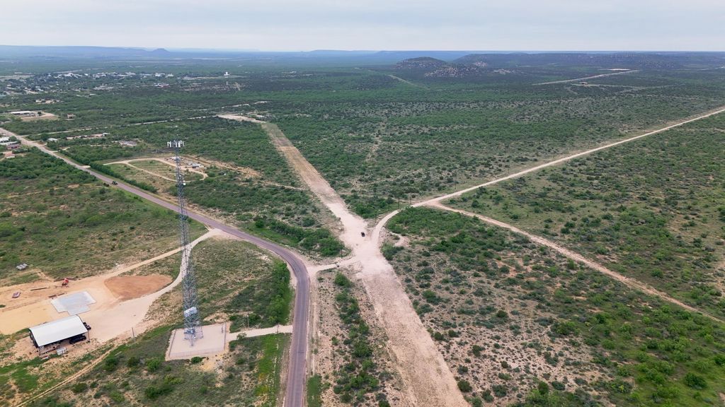 Image 6 of property listing at 11501 Mule Deer Drive, Carlsbad, TX 76934
