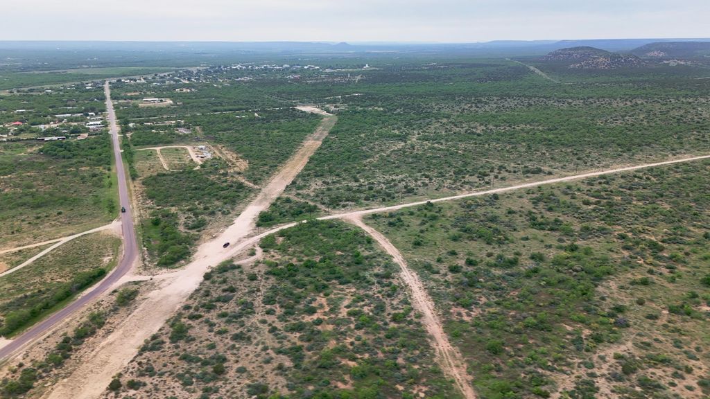 Image 7 of property listing at 11501 Mule Deer Drive, Carlsbad, TX 76934