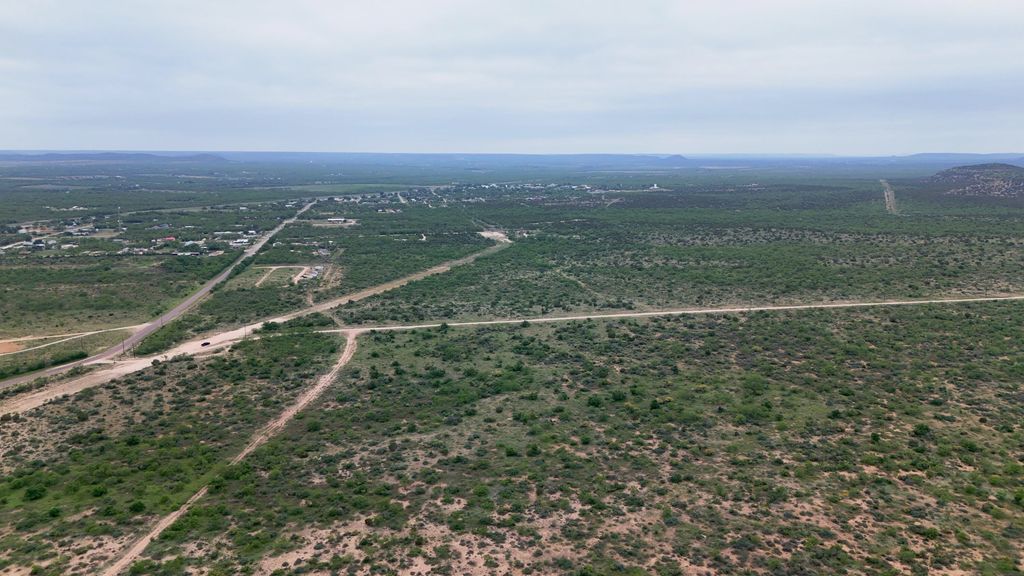 Image 8 of property listing at 11501 Mule Deer Drive, Carlsbad, TX 76934