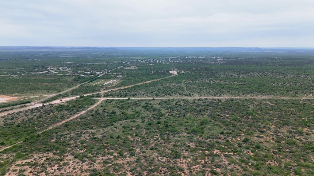 Image 9 of property listing at 11501 Mule Deer Drive, Carlsbad, TX 76934