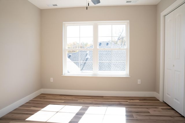 1285 N London Place, Republic, MO 65738