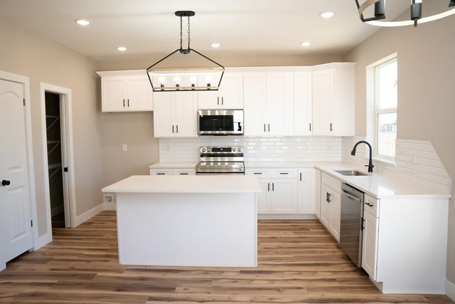 1285 N London Place, Republic, MO 65738