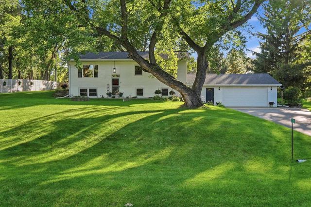 2307 White Oak Trail, Oregon, WI 53575
