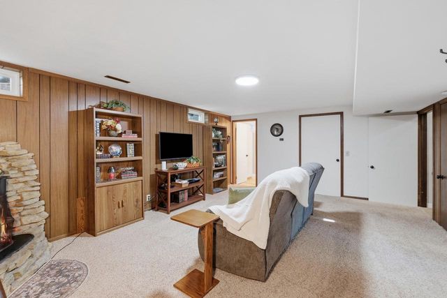 2307 White Oak Trail, Oregon, WI 53575