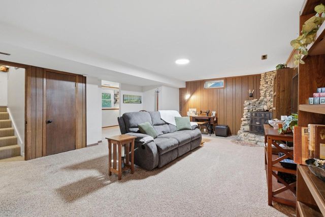 2307 White Oak Trail, Oregon, WI 53575