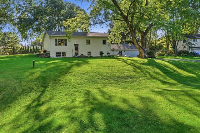 2307 White Oak Trail, Oregon, WI 53575