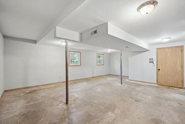 2307 White Oak Trail, Oregon, WI 53575
