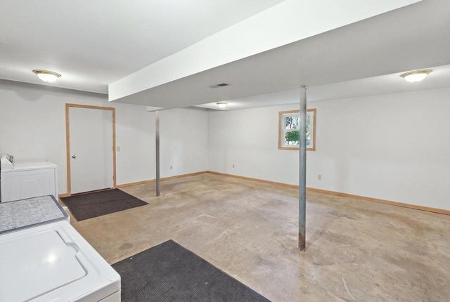 2307 White Oak Trail, Oregon, WI 53575