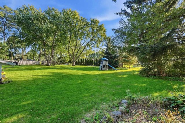 2307 White Oak Trail, Oregon, WI 53575