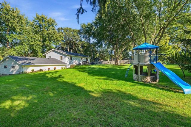 2307 White Oak Trail, Oregon, WI 53575