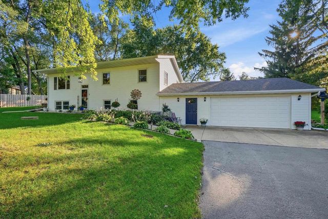 2307 White Oak Trail, Oregon, WI 53575