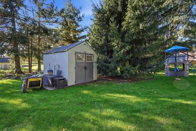 2307 White Oak Trail, Oregon, WI 53575