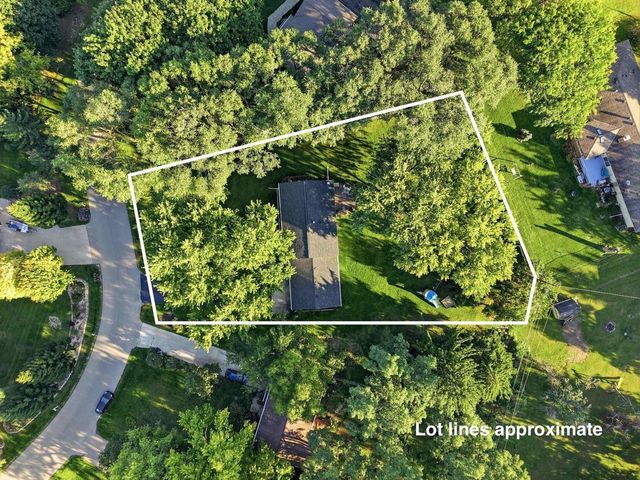 2307 White Oak Trail, Oregon, WI 53575