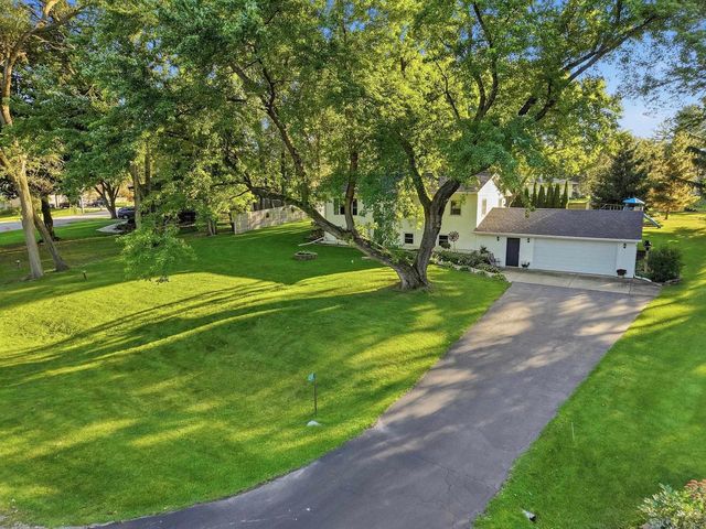 2307 White Oak Trail, Oregon, WI 53575