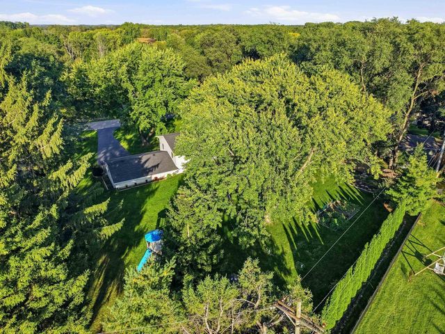 2307 White Oak Trail, Oregon, WI 53575