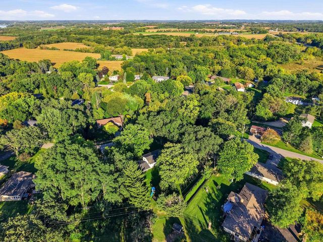 2307 White Oak Trail, Oregon, WI 53575